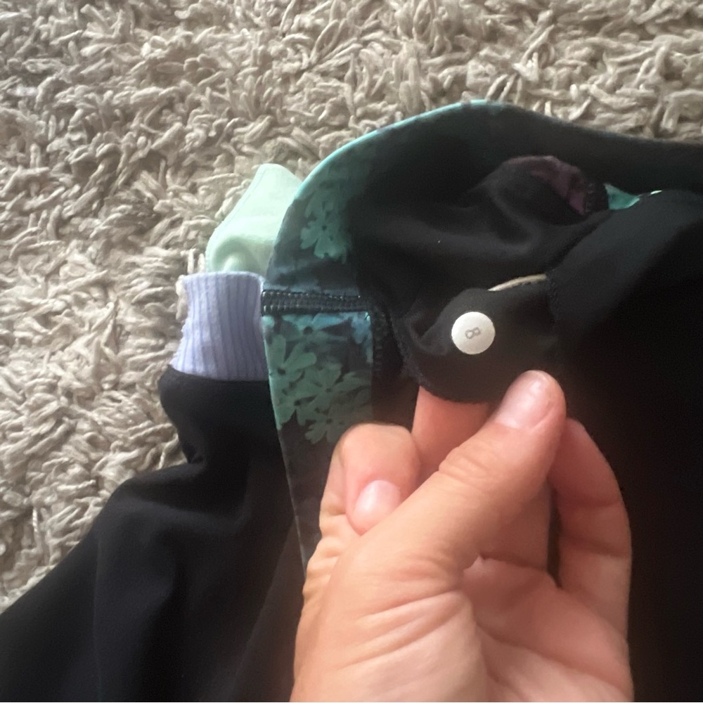 Lululemon Energy Bra and Astro Shorts - Picture 4 of 4